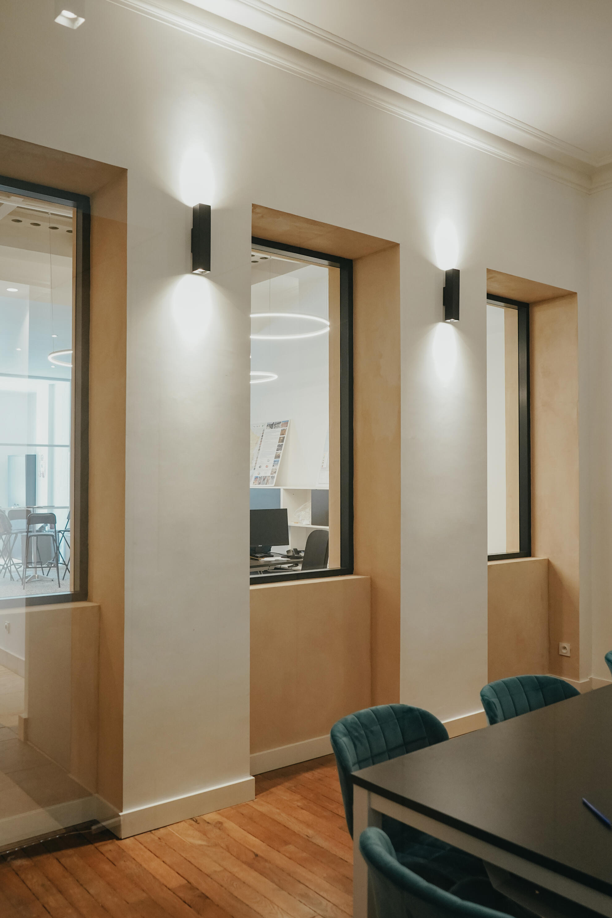 Office Interior Design Modern office interior combining natural materials, light and minimalist architectural design.